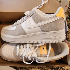 Woman's Nike Sneakers